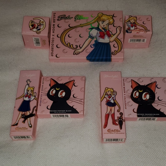 COSMETIC BUNDLE(DISNEY SAILOR MOON) - Picture 10 of 16